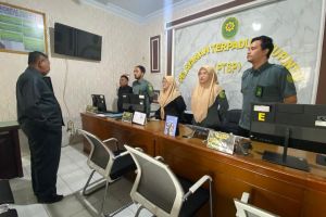 Panitera Pengadilan Agama Sidikalang ajak Petugas PTSP Tingkatkan Empati dan Ketelitian